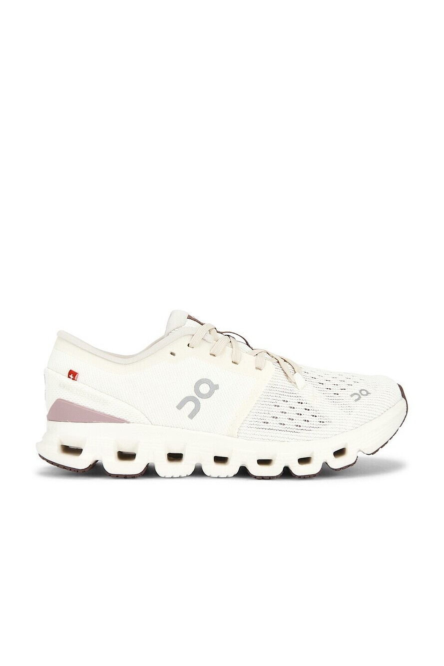 New On Cloud X 4 W Sneaker in Ivory & Heron mesh lace-up